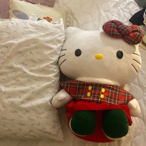 LARGE HELLO KITTY PLUSHEE